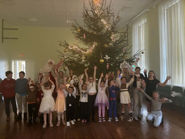 Ziemassvētku eglīte bērniem